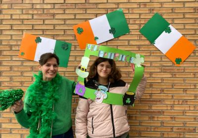 Saint Patrick's Day. El departamento de inglés celebra el día de San Patricio.