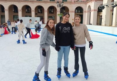 Visita a Huesca: teatro en francés y pista de hielo. 